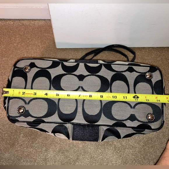 Gorgeous Coach Bag - Picture 5 of 16